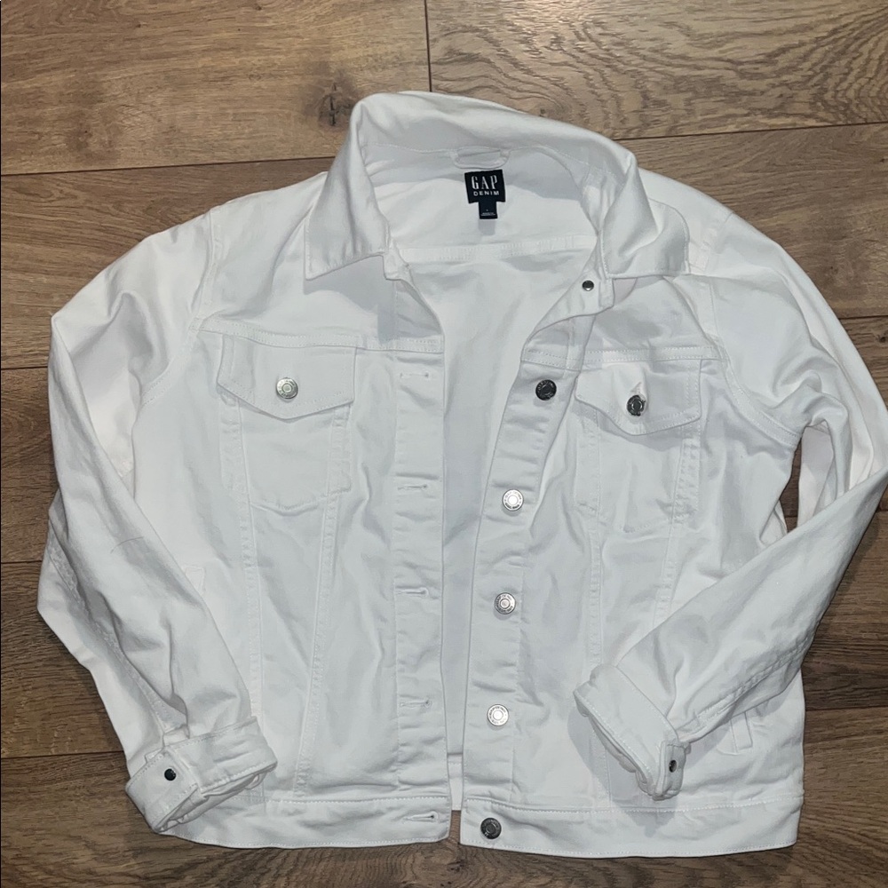 GAP Classic White denim Jacket size large NEW WITHOUT TAG